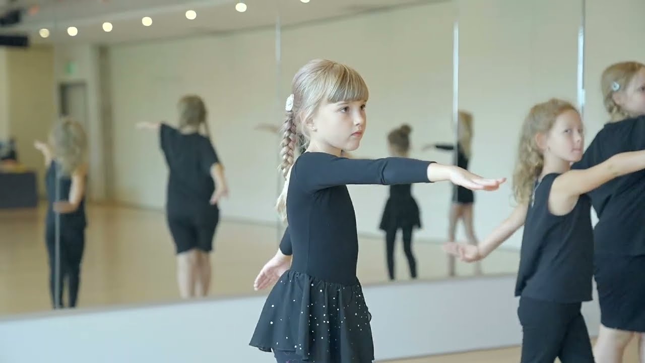 Kreative Kinder Tanzkurse Show, Ballett & Ausdruckstanz für kleine Tänzer, Tanzschule No.10 Bodensee