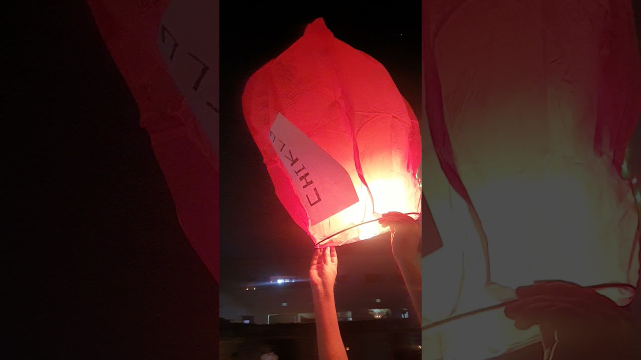 hot air balloon #sky lanterns #flying night sky candle 🕯