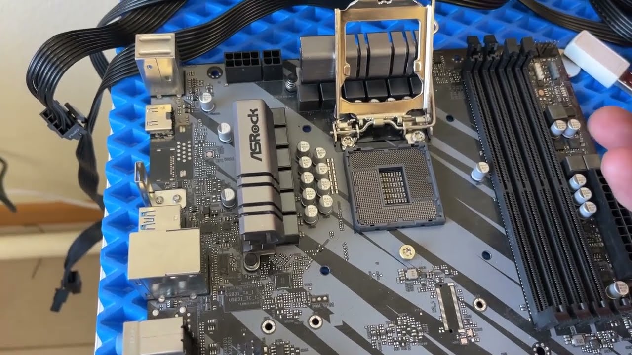 ASRock z490 PG4 за 1000р. с авито - всего лишь поправить сокет🔥🤯ASRock z490 Phantom Gaming 4🔥