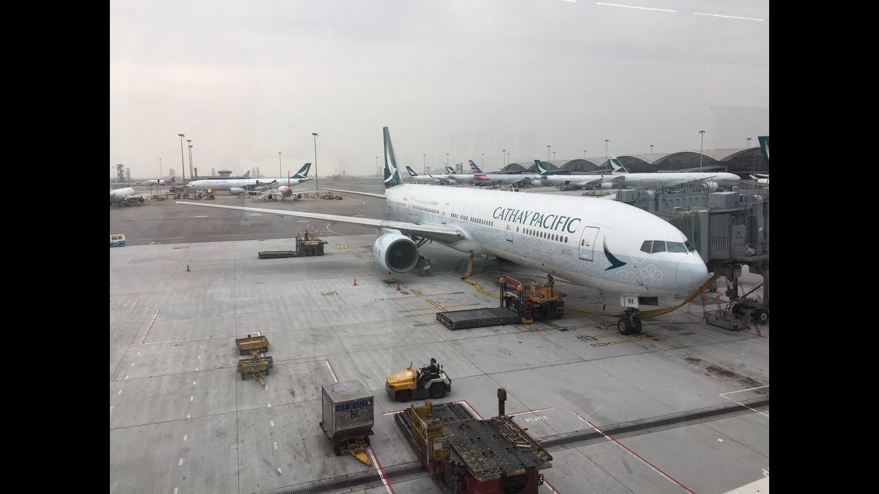 Cathay Pacific 777-300 Regional Business class Hong Kong to Singapore CX711 (flight review #27)