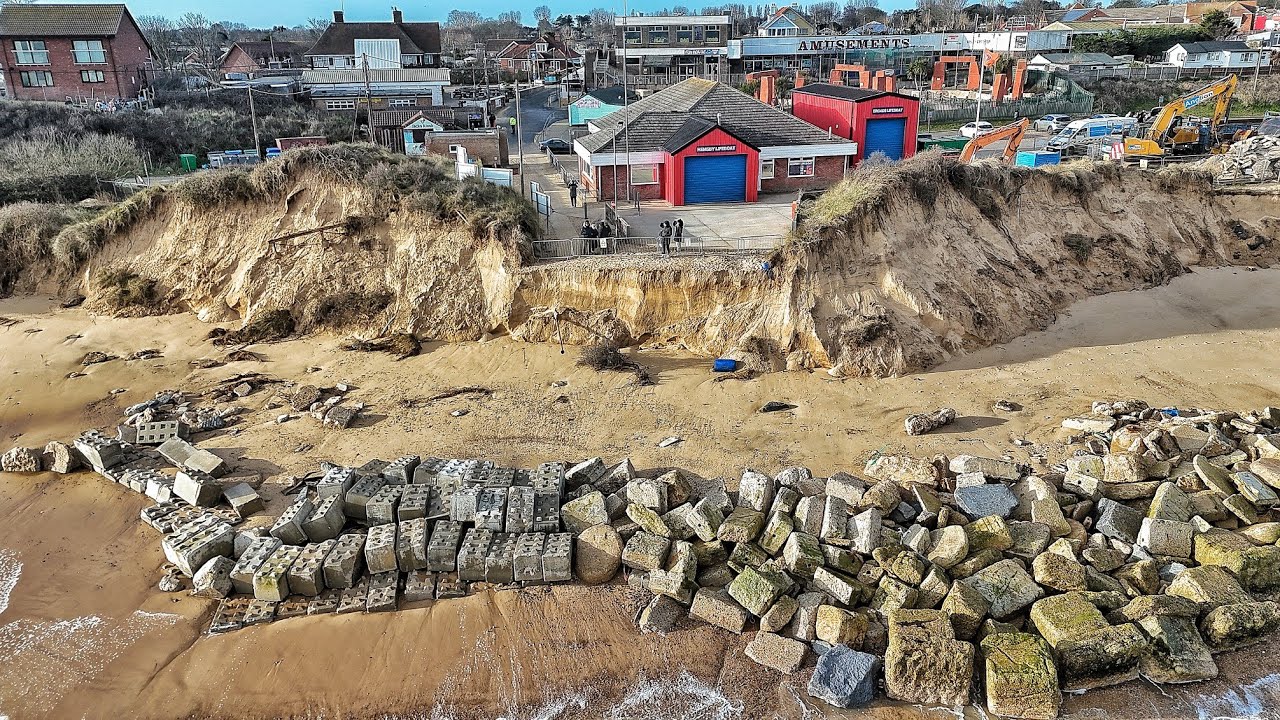 FOUR METRES OF COASTLINE COMPLETELY GONE OVERNIGHT AT HEMSBY | FOOTAGE OF LIFEBOAT ACCESS GONE |