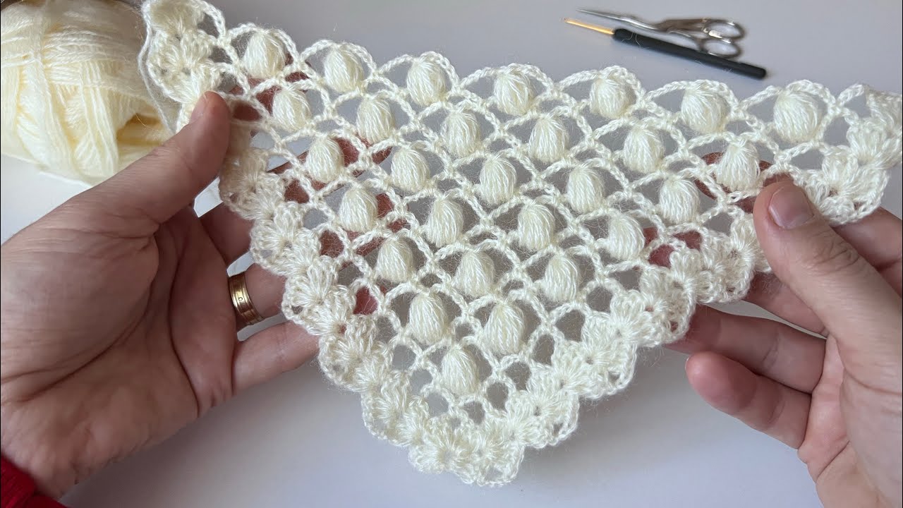 Very Easy Crochet Triangle Shawl Patterns / Crochet Cowl #crochet #tutorial #crochetshawl