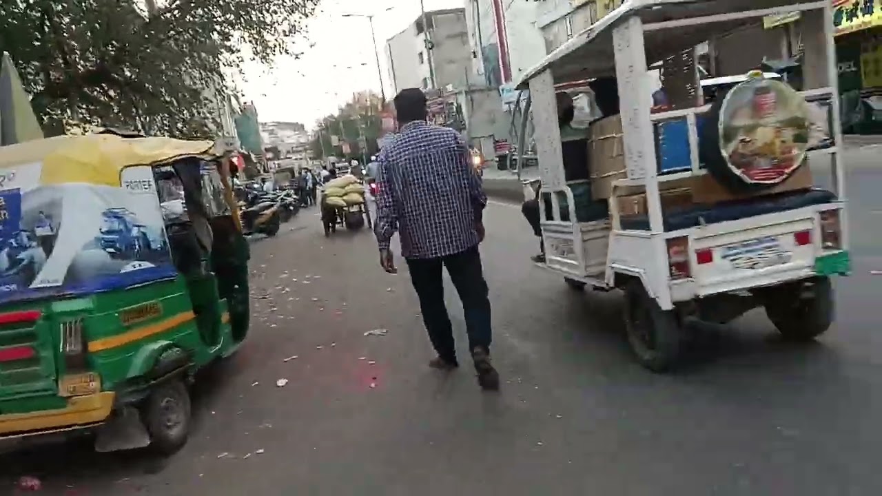 Going to the charbagh from aminabad medicine market lucknow।।