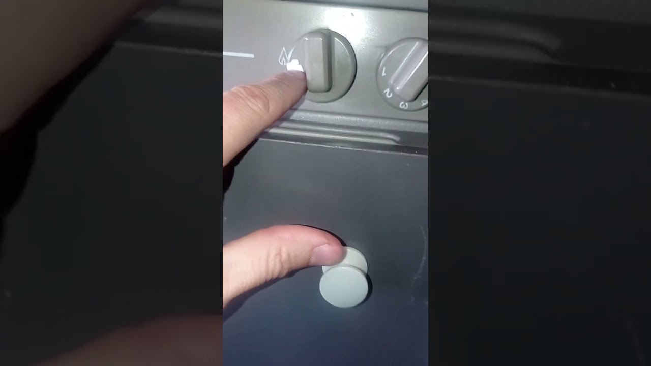 Como ligar o frigor&iacute;fico / frigobar no modo g&aacute;s da autocaravana Eva #shorts  #rvs #motorhome #van
