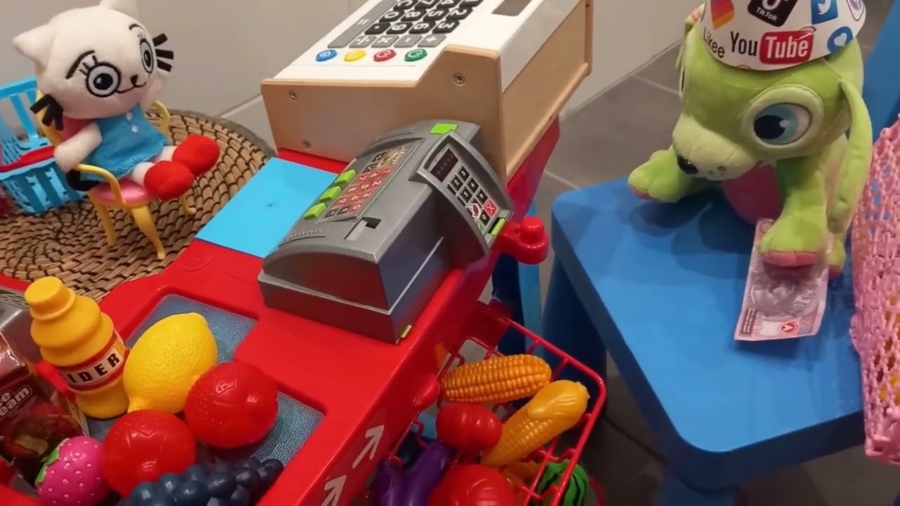 Kicia Kocia bawi się w sklep. Nauka i zabawa dla dzieci | Zabawki | Bajki dla dzieci po polsku #toys