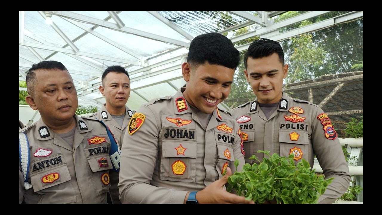 Penghargaan DIVISI HUMAS POLRI Untuk Film  "SEPENUH HATI"