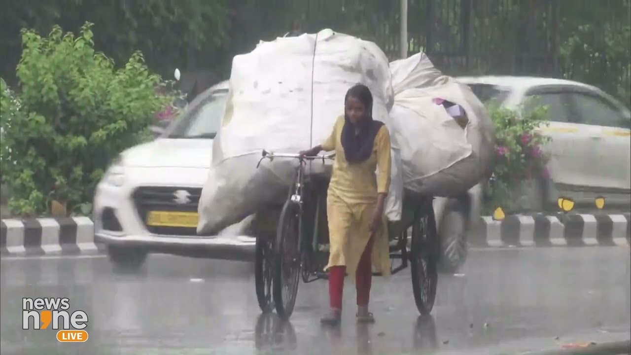 Delhi Waterlogging : Heavy Rain Causes Waterlogging in Delhi | Dwarka Scenes | Delhi Rain | News9