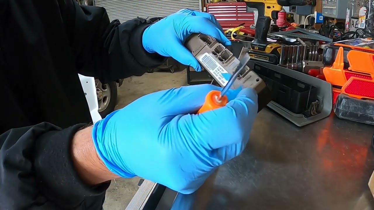 2005 chevy suburban door switch repair. Save Hundreds of dollars. #automobile #chevrolet #mechanic