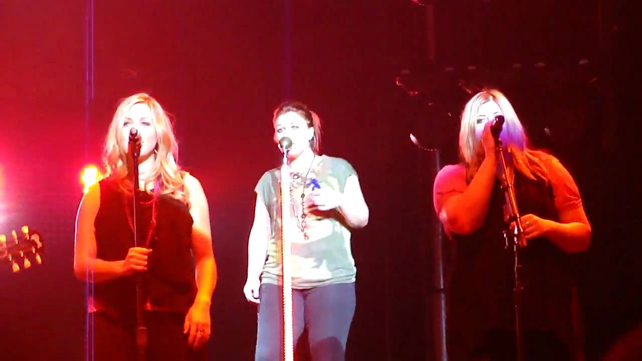 Kelly Clarkson - Seven Nation Army