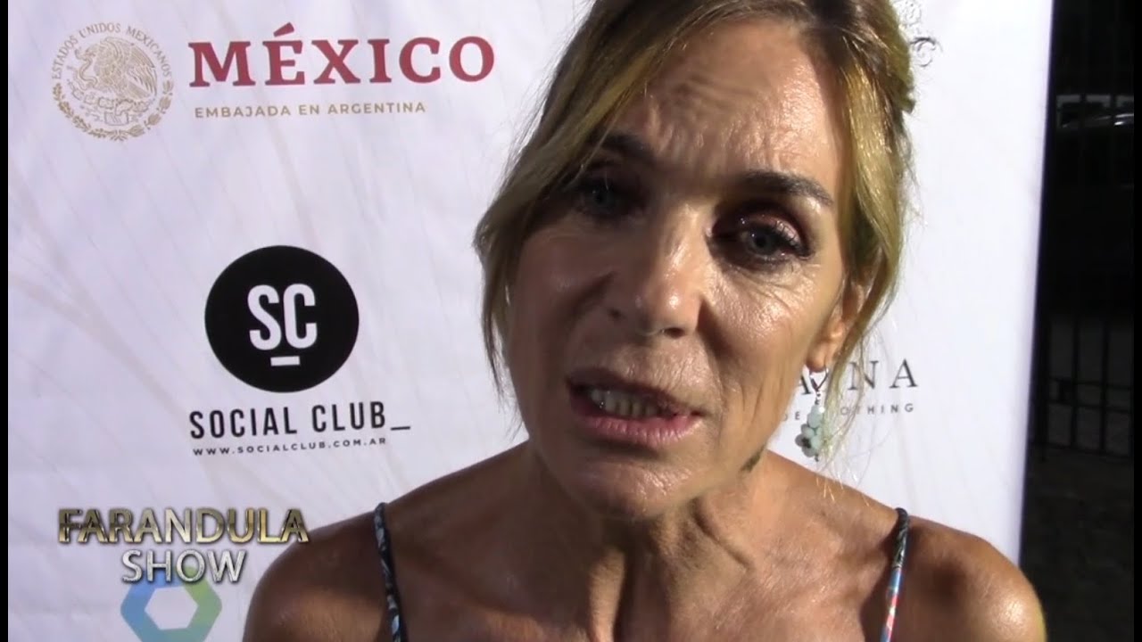 Paula Trapani en el desfile de Fabio Toñanez en la embajada de México.
