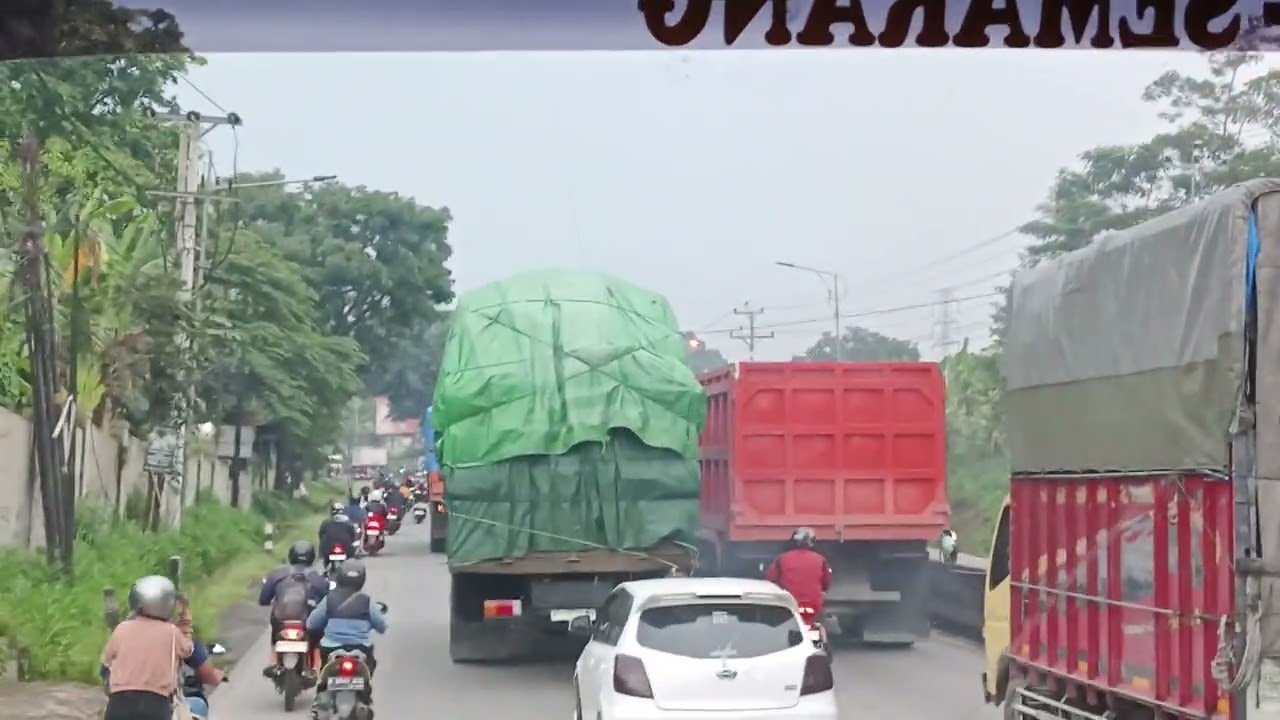 PO. RAYA DITEMANI TRUK OLENG MELAJU DI DEPAN DUSUN SEMILIR #semilir #dusunsemilir #semarang #raya