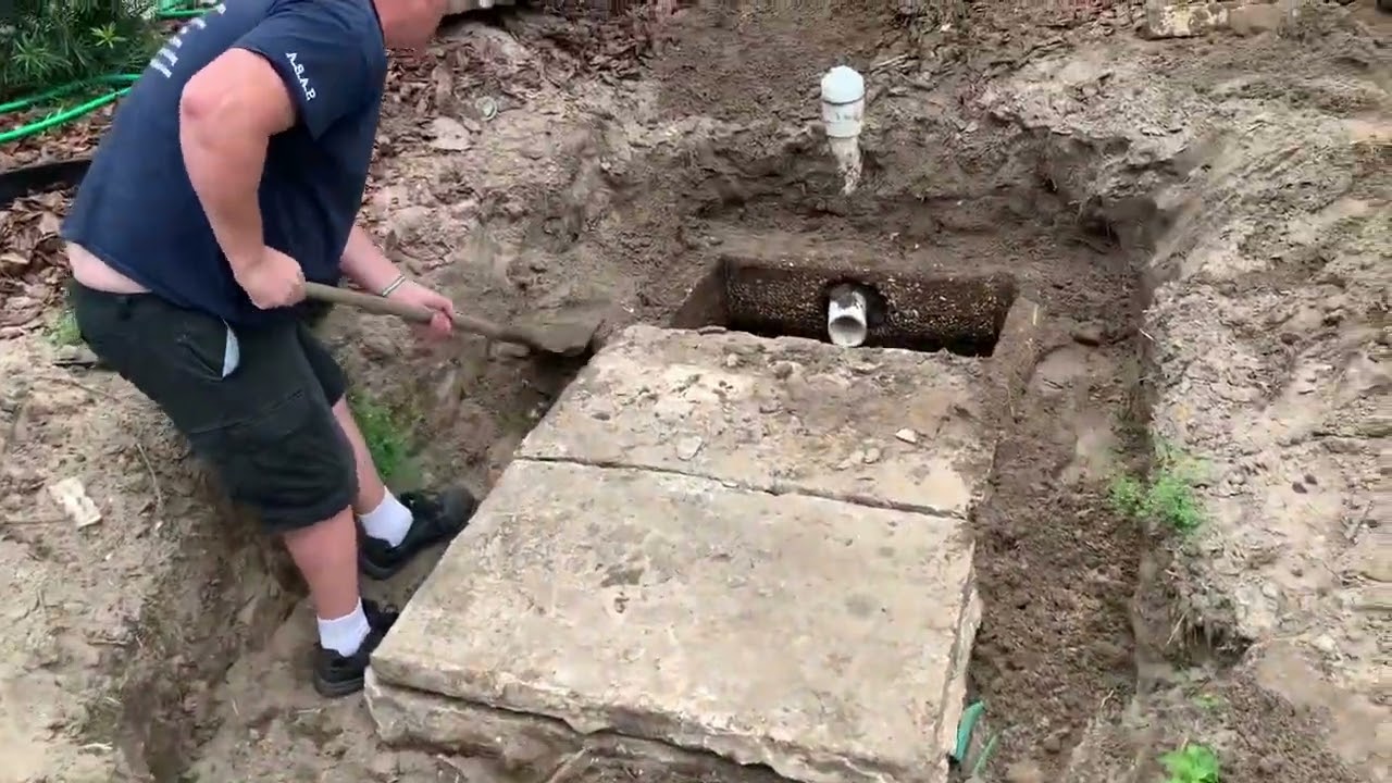How to change out the lid on a septic tank by Asap Plumbing and septic services 904-346-1266