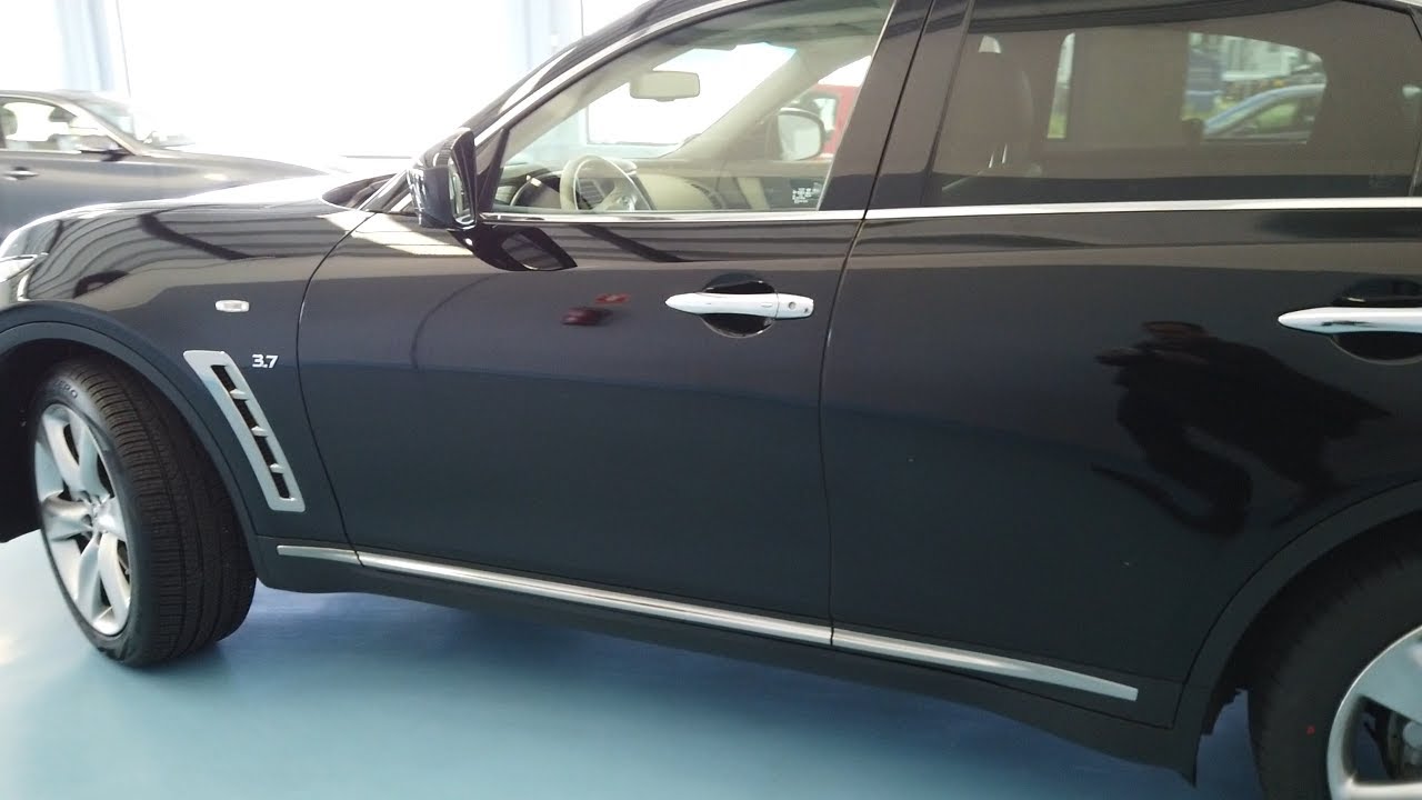 Expectacular Infiniti QX70 del 2018.