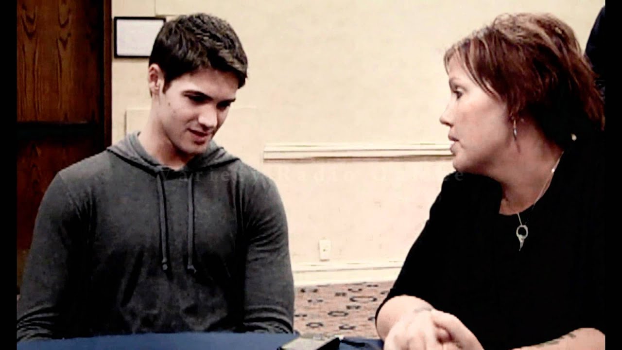 Steven R McQueen - The Vampire Diaries - EYECON Interview