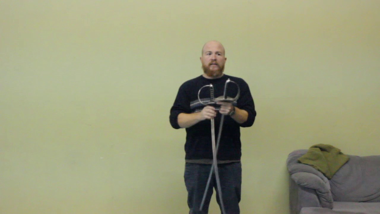 Hutton (ColdSteel) v.s. Hutton (Hanwei) Training sabres!