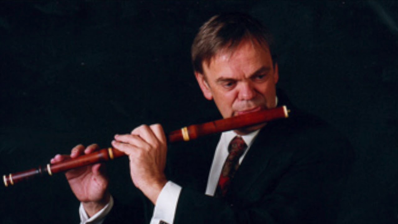 J. S: Bach: Solo in a minor BWV 1013 - Barthold Kuijken flute traversière