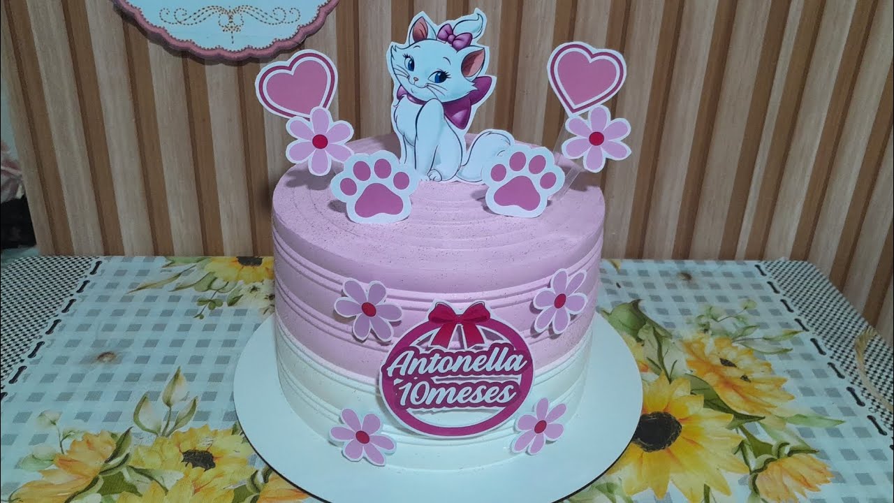 Decoração de bolo tema GATA MARIE