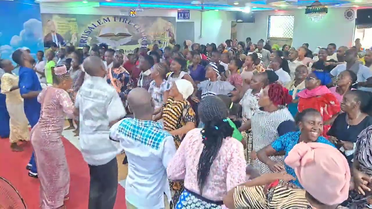 After hapo tukaja kwa ibada ya sifa tulicheza vizuri sana na watu wengi walibarikiwa sana tazama