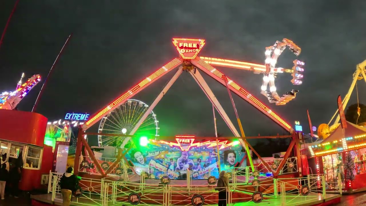 Free Dance - Alliot (Offride) / Paris - Foire du Trône 2024 / Kirmes Fahrgeschäft / KMG Afterburner