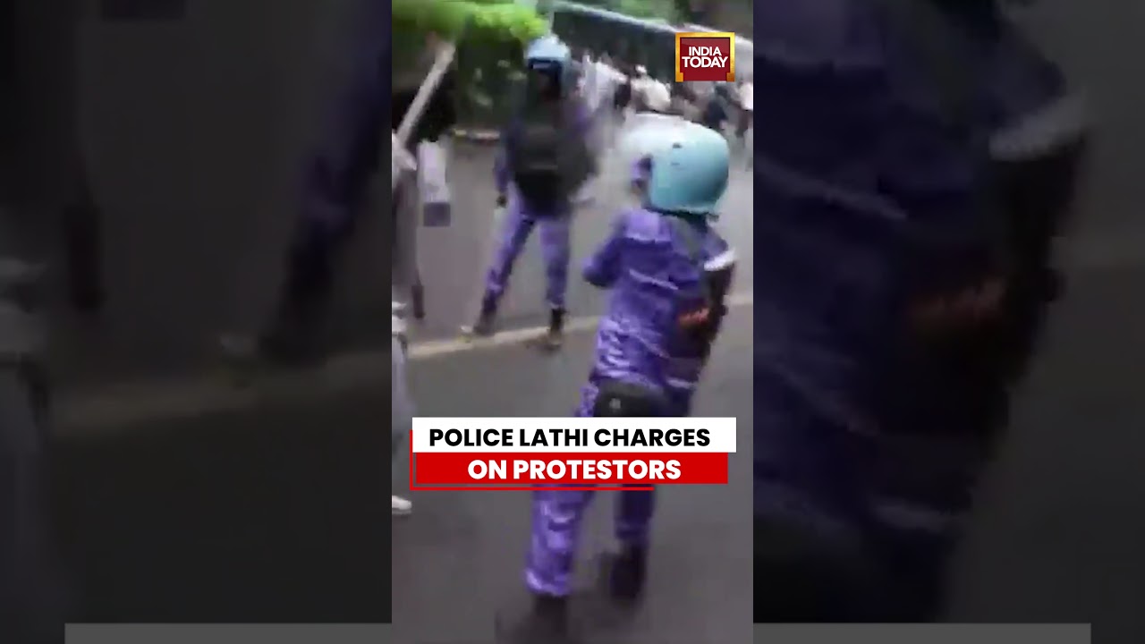 Delhi Police Use Lathis on CJP Protesters During Protest,Police Crack Down on CJP Protesters  #delhi