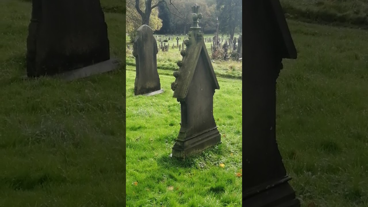 THE GRAVE OF THE LATE  Fred Dibnah TONGE CEMERTY BOLTON .