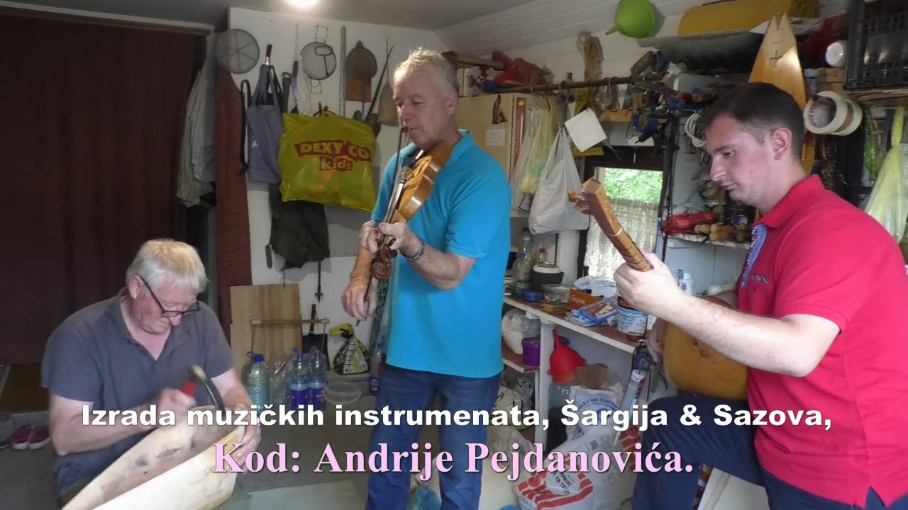 Izrada muzičkih instrumenata kod Andrije Pejdanovića. Kolovrat -Tuzla.