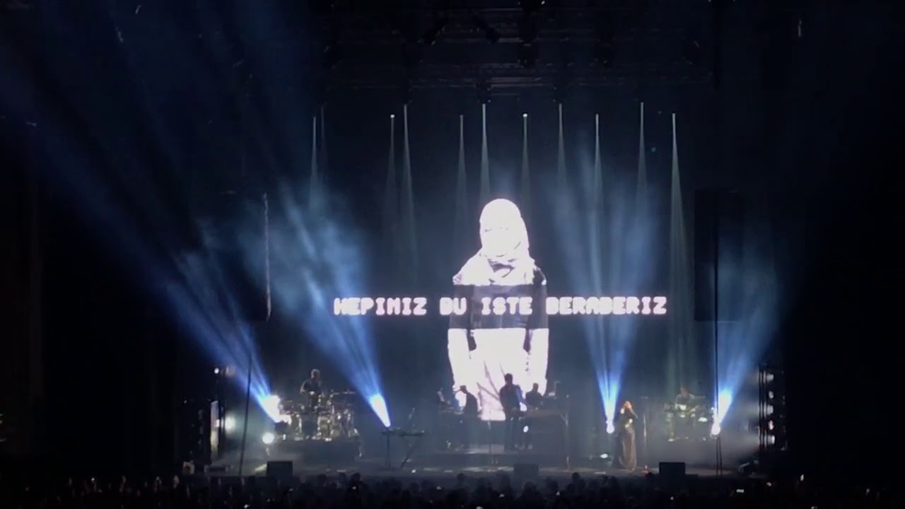 Massive Attack - Unfinished Sympathy (Live @ Istanbul Zorlu PSM) 25.16.2018 VISUAL