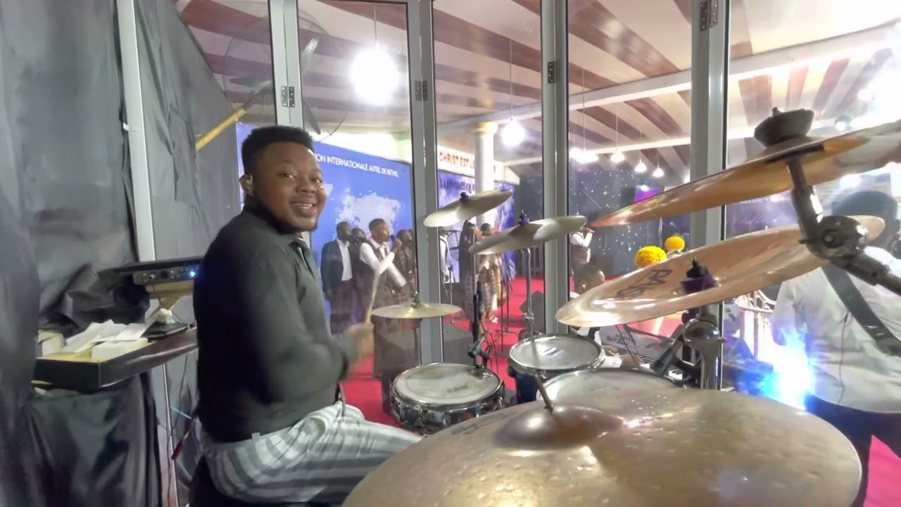 Hot praise At Miab church