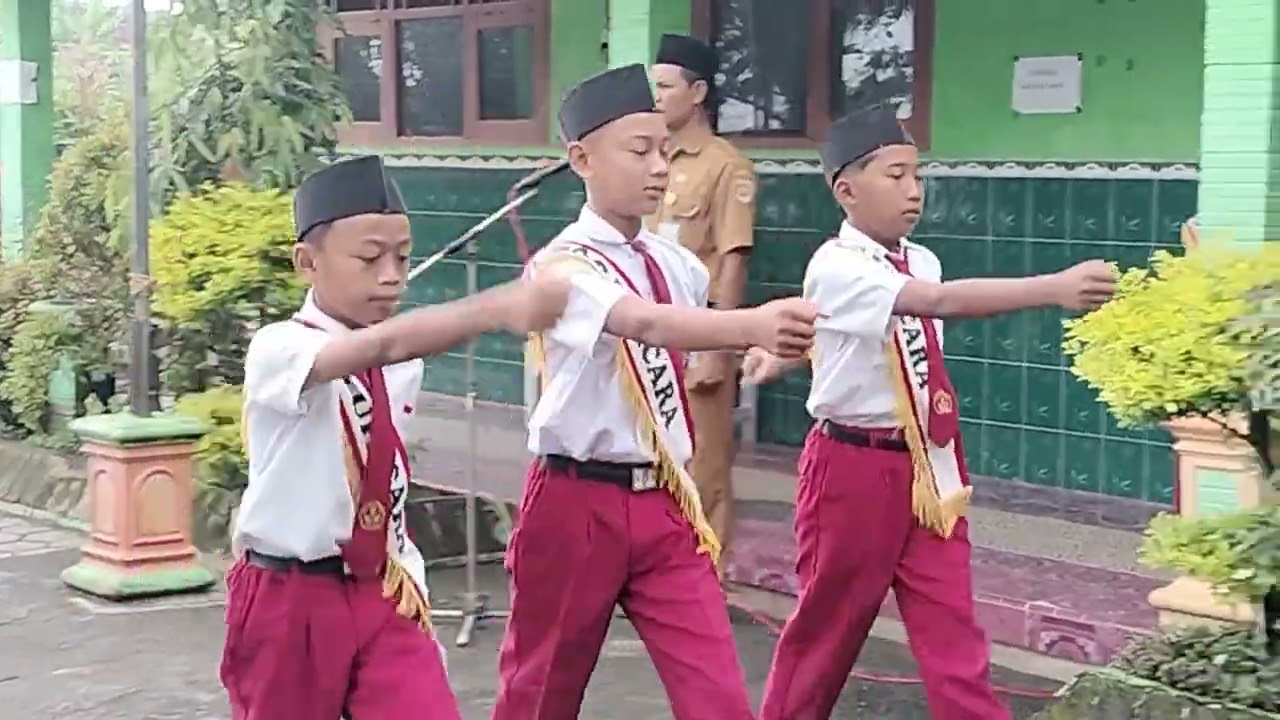 Upacara Bendera Hari senin Tanggal 14 April 2025