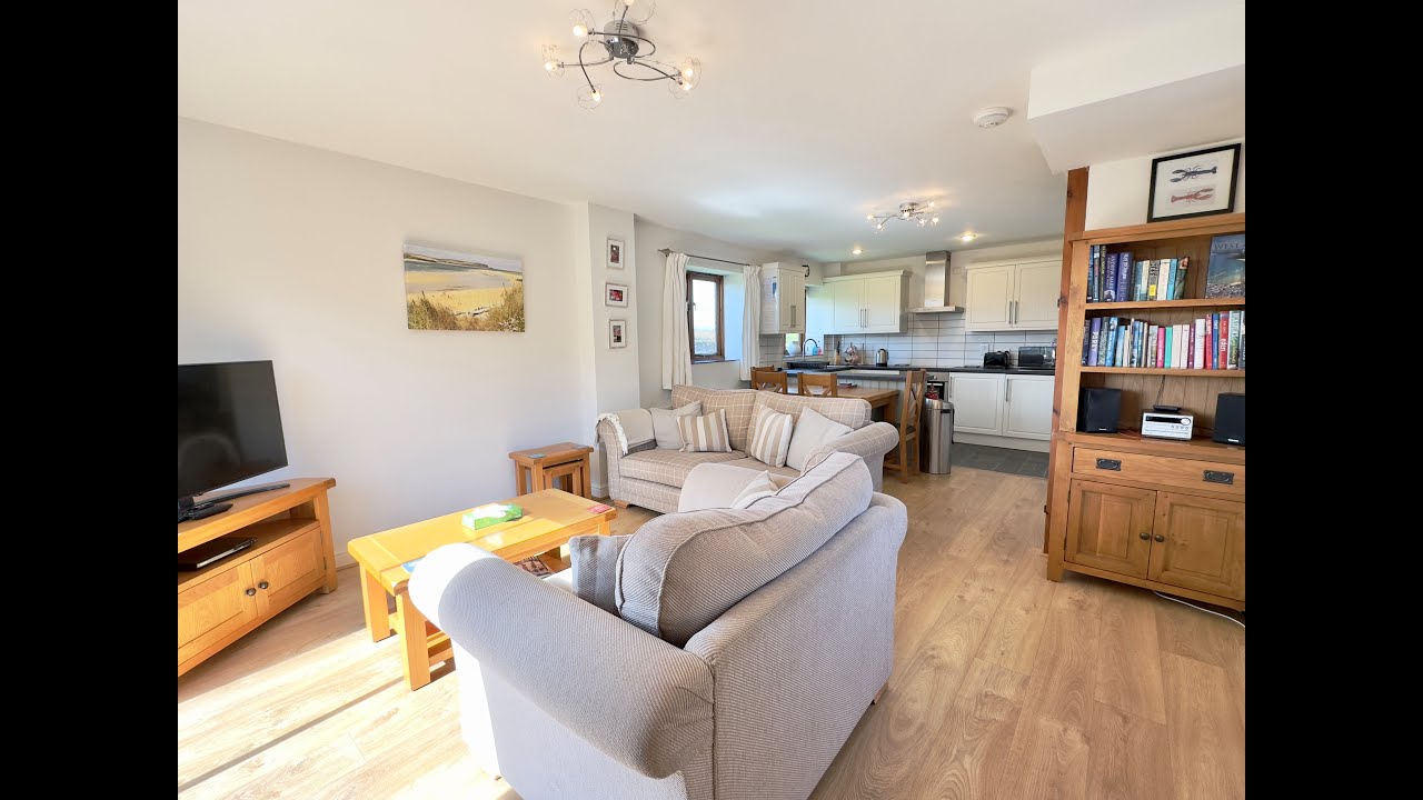 Field View - Take a virtual tour of homely 2-bedroom holiday home in Padstow, North Cornwall