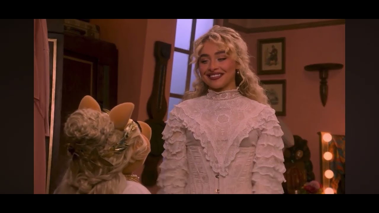 Ms piggy kicks down the door in the dressing room scene the muppets show 2026