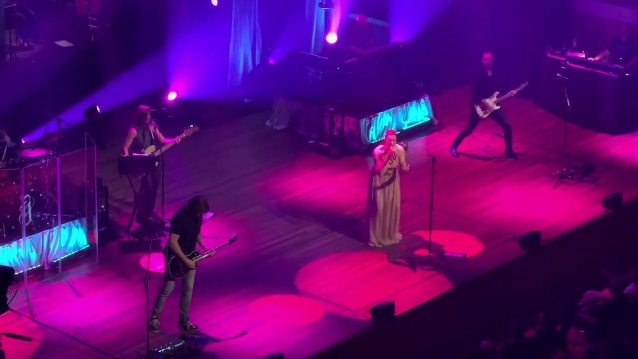 Floor Jansen Invincible Strijdlust Utrecht 