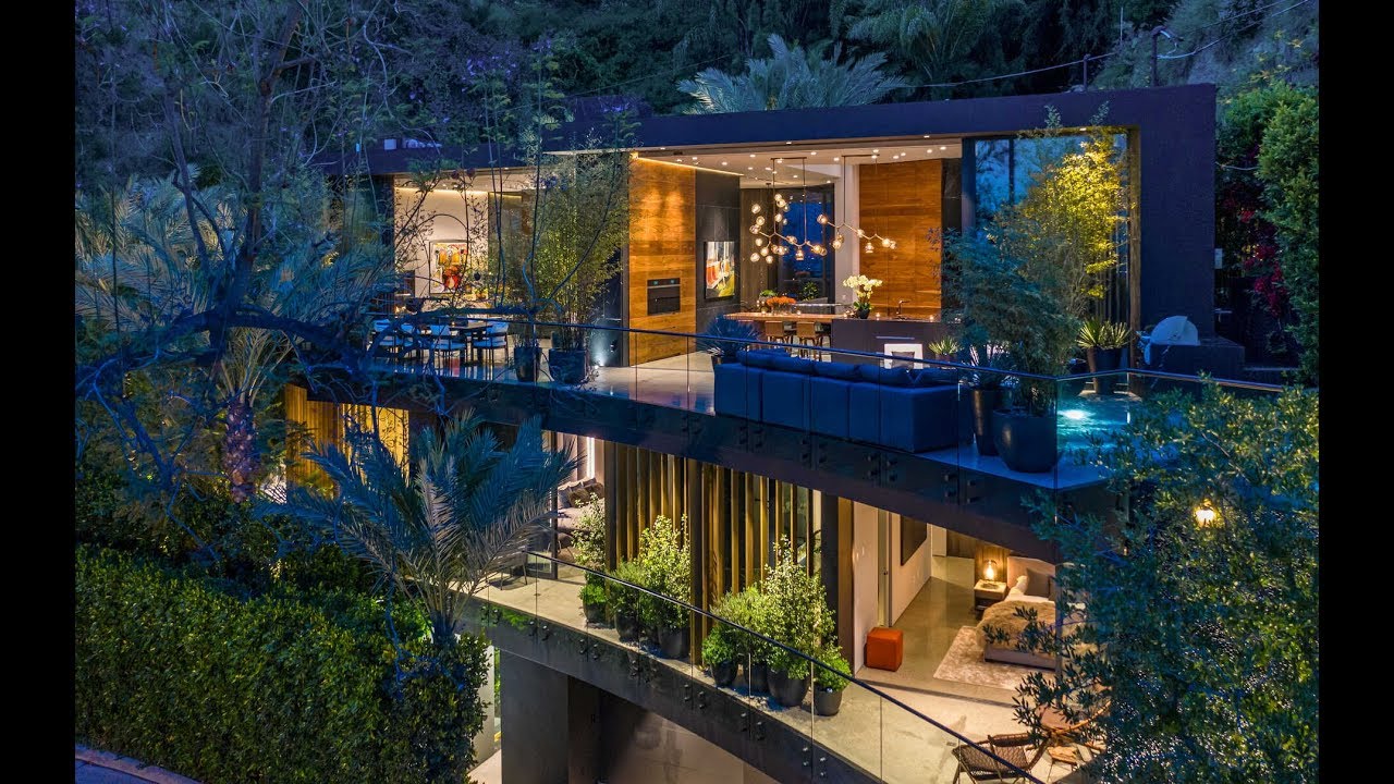 8517 Franklin Avenue | Los Angeles