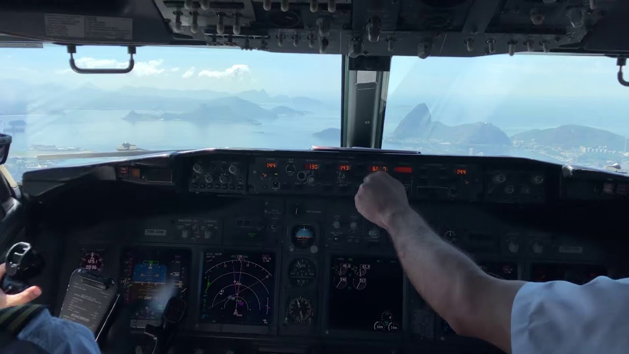 Landing B737-700 at Santos Dumont | Capt. Gomiero 3rd view