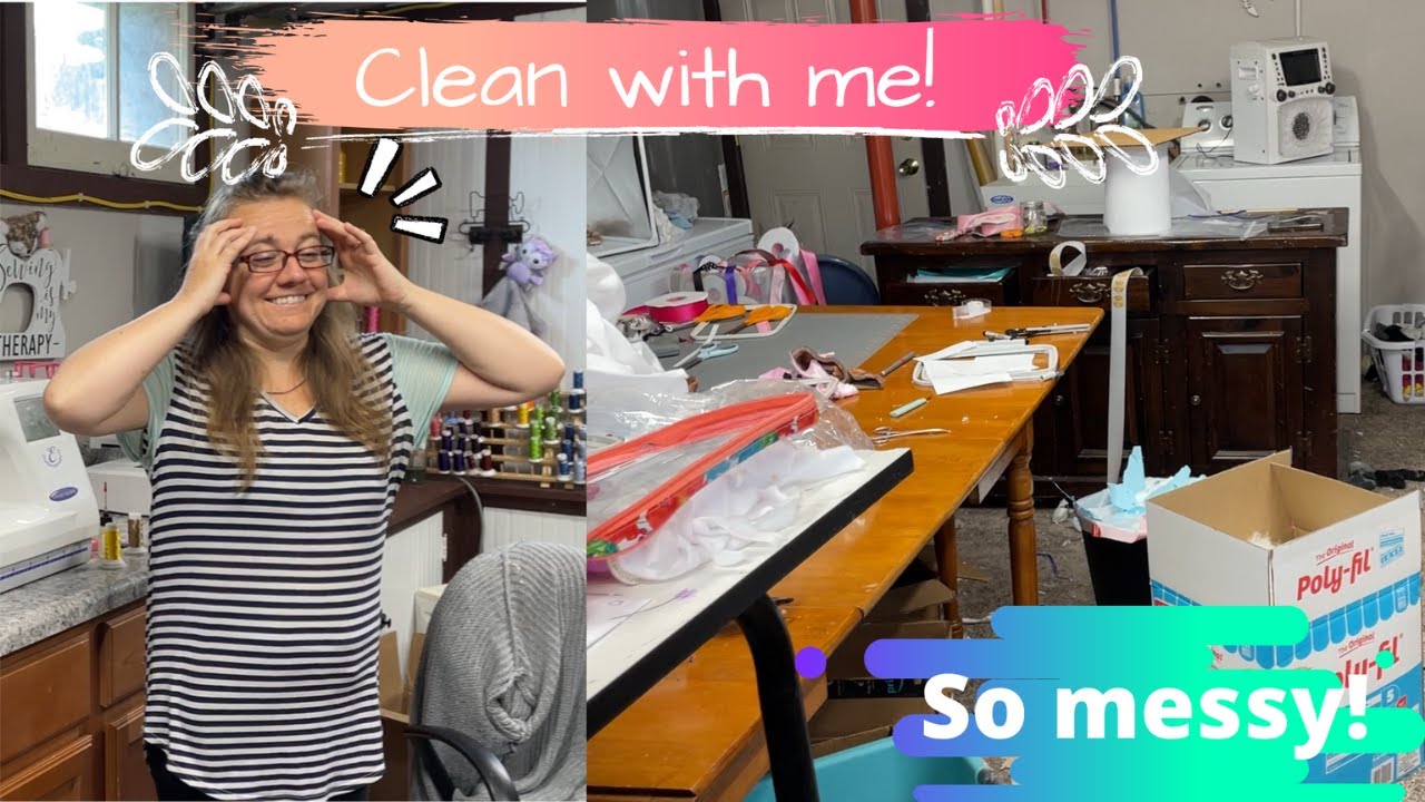 What a disaster! Clean with me/ Messy Sewing room clean up