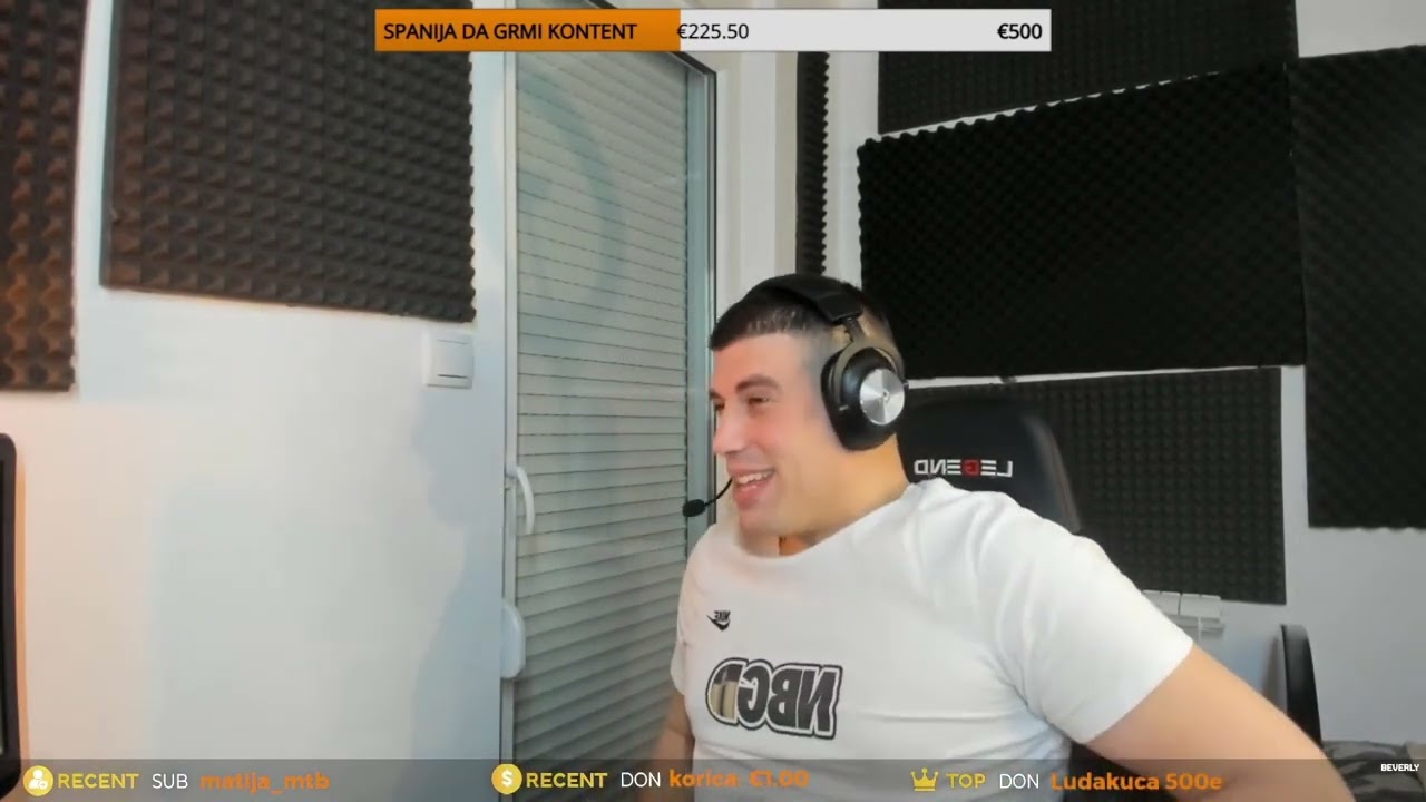 BEVERLY STORYTIME GOL SA DVIJE DJEVOJKE U STANU!!*usao je delic u sobu *