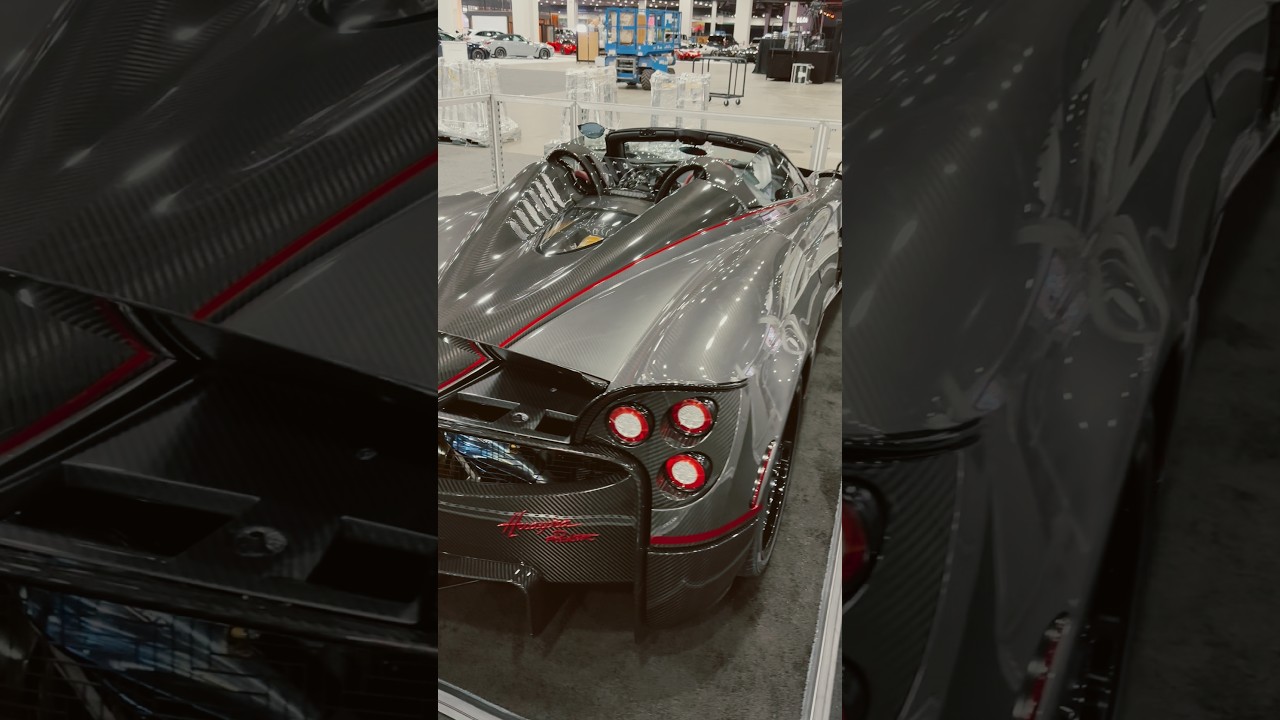 PAGANI HUAYRA AT DETRIOT AUTO SHOW 