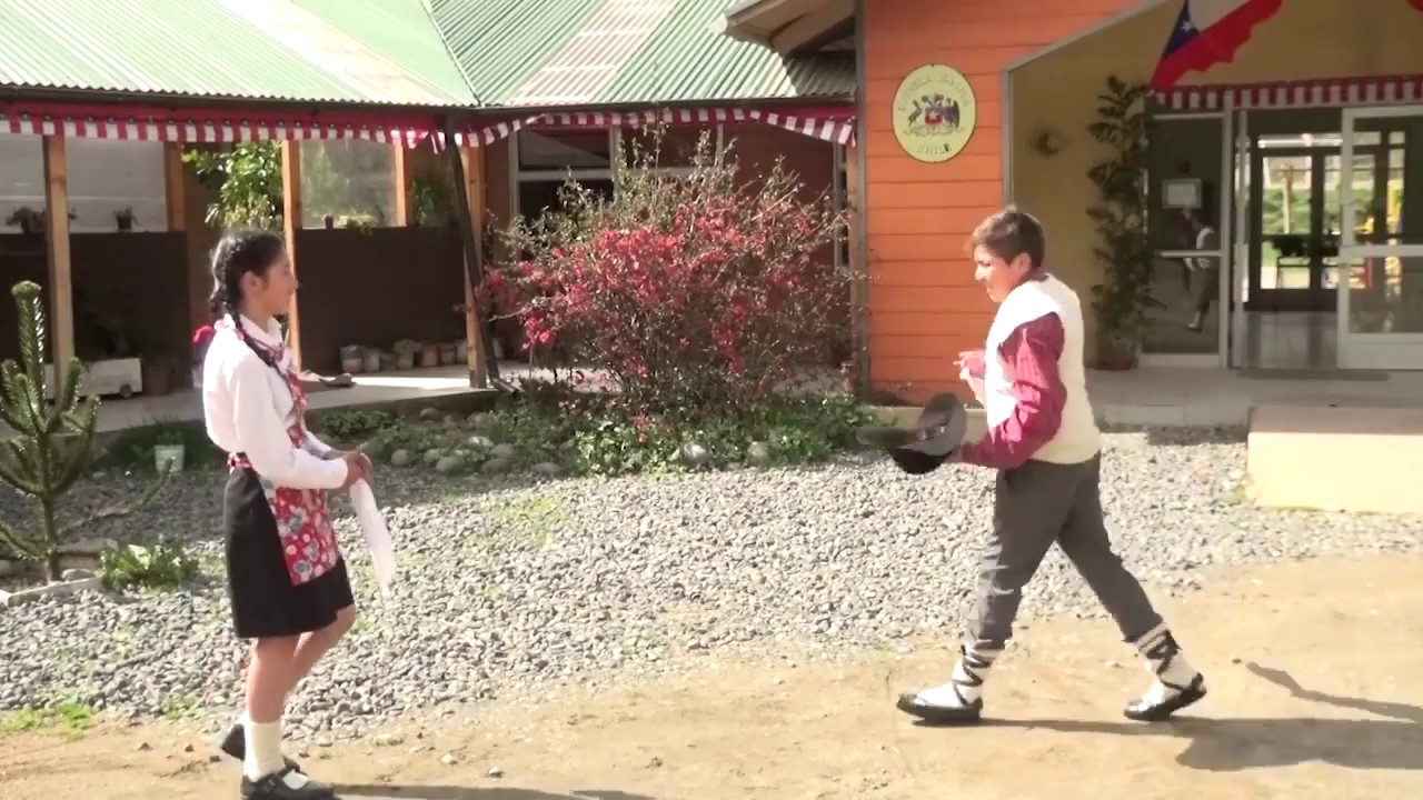 Cueca Campesina. Margarita Vega y Gerardo Urra - Escuela Elena Muller San Ramón. Los Sauces