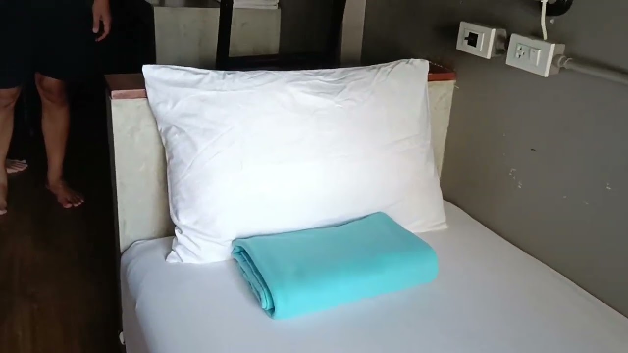 Jalan Jajan Santai Hemat Bersahaja eps Next Hostel : In a Box Hostel Strategis di BTS Phaya Thai