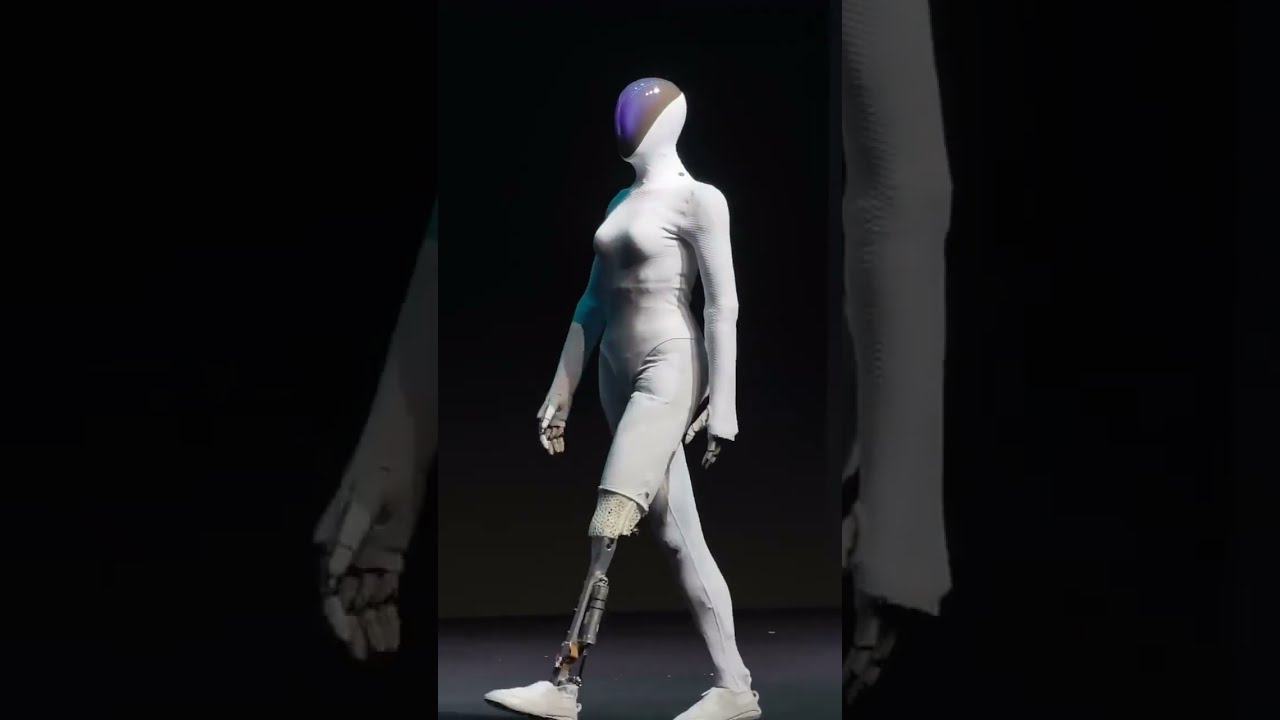 Xpeng Iron: Cutting open the robot to prove it's not human