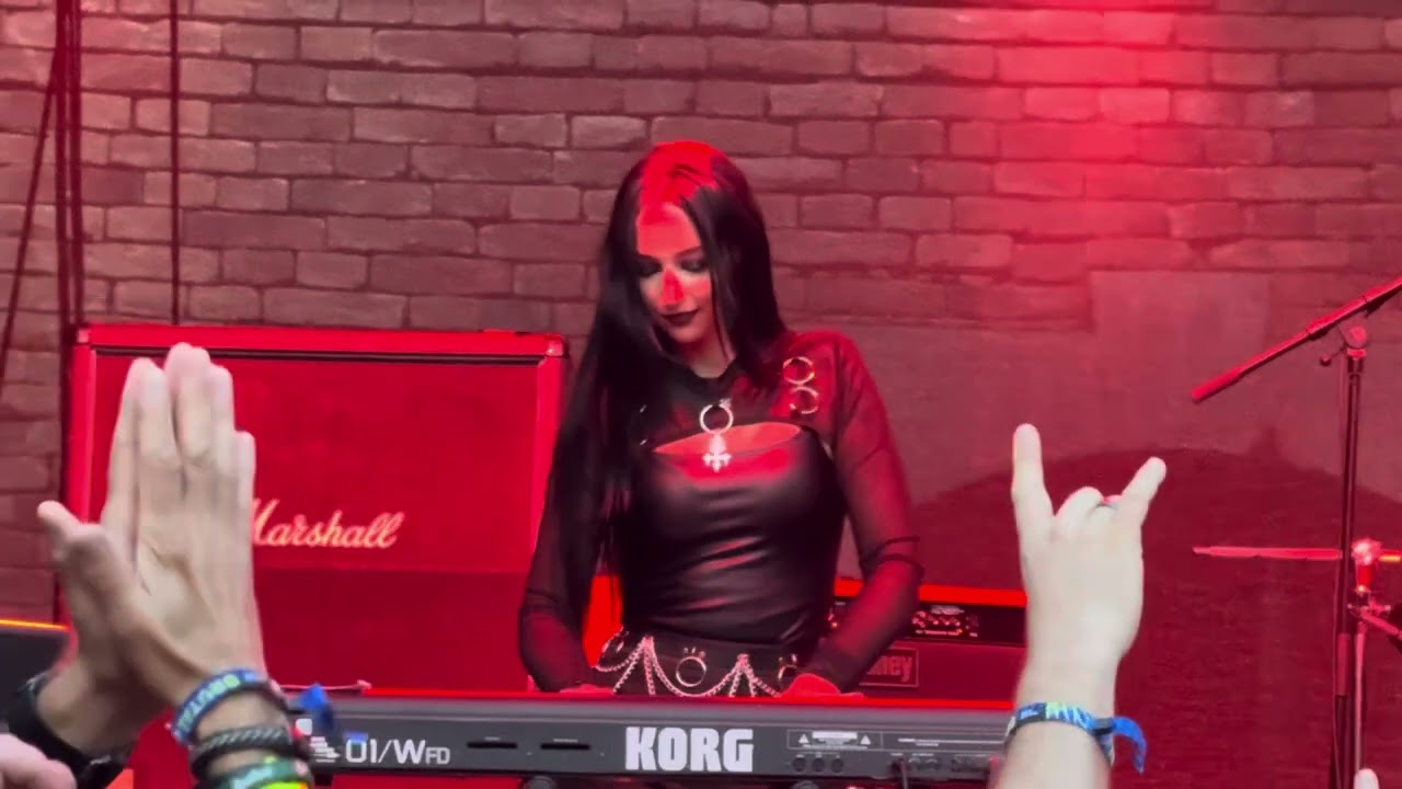 XIII. Století - Elizabeth (Brutal Assault 28)