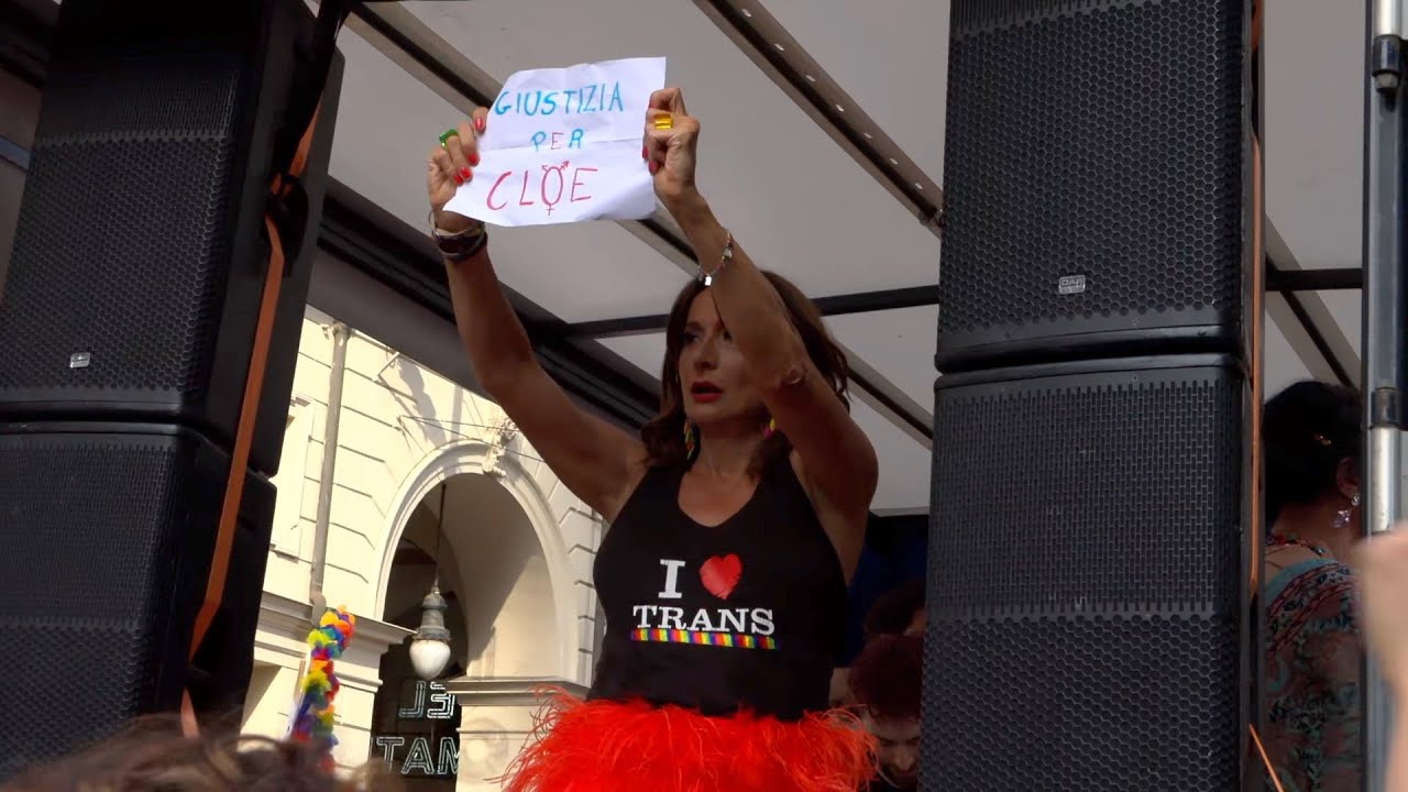 Vladimir Luxuria al Torino Pride chiede giustizia per Cloe Bianco, donna transessuale morta suicida