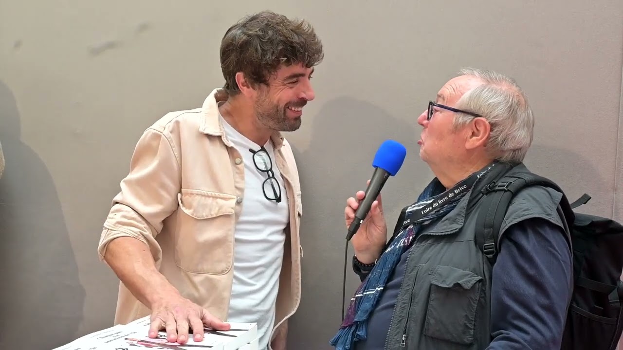 Augustin Galiana chanteur , danseurs  et comédien. Il a de nombreux succès à son actif.