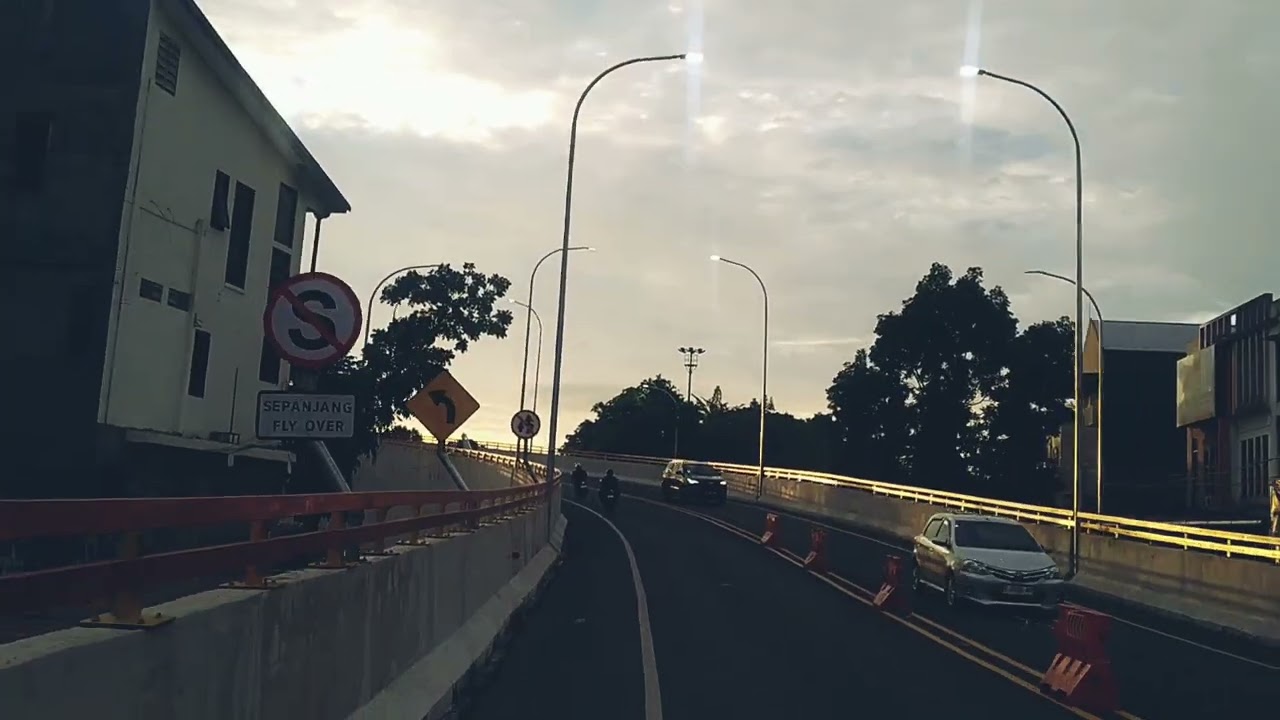 Jalan Jalan Senja Di Fly Over Nurtanio #jalanjalan #bandung #jelajahkotabandung 