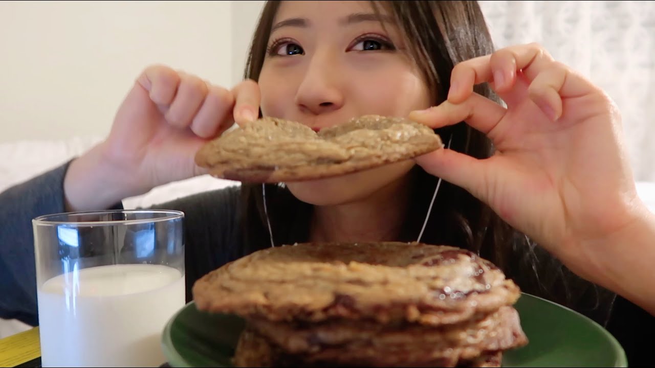 ASMR Eating Buzzfeed’s 36-HR Chocolate Chip Cookies with Milk 🍪🥛| Mukbang