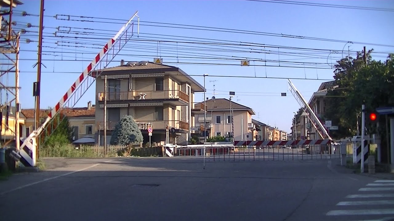 Spoorwegovergang Novara (I) // Railroad crossing // Passaggio a livello
