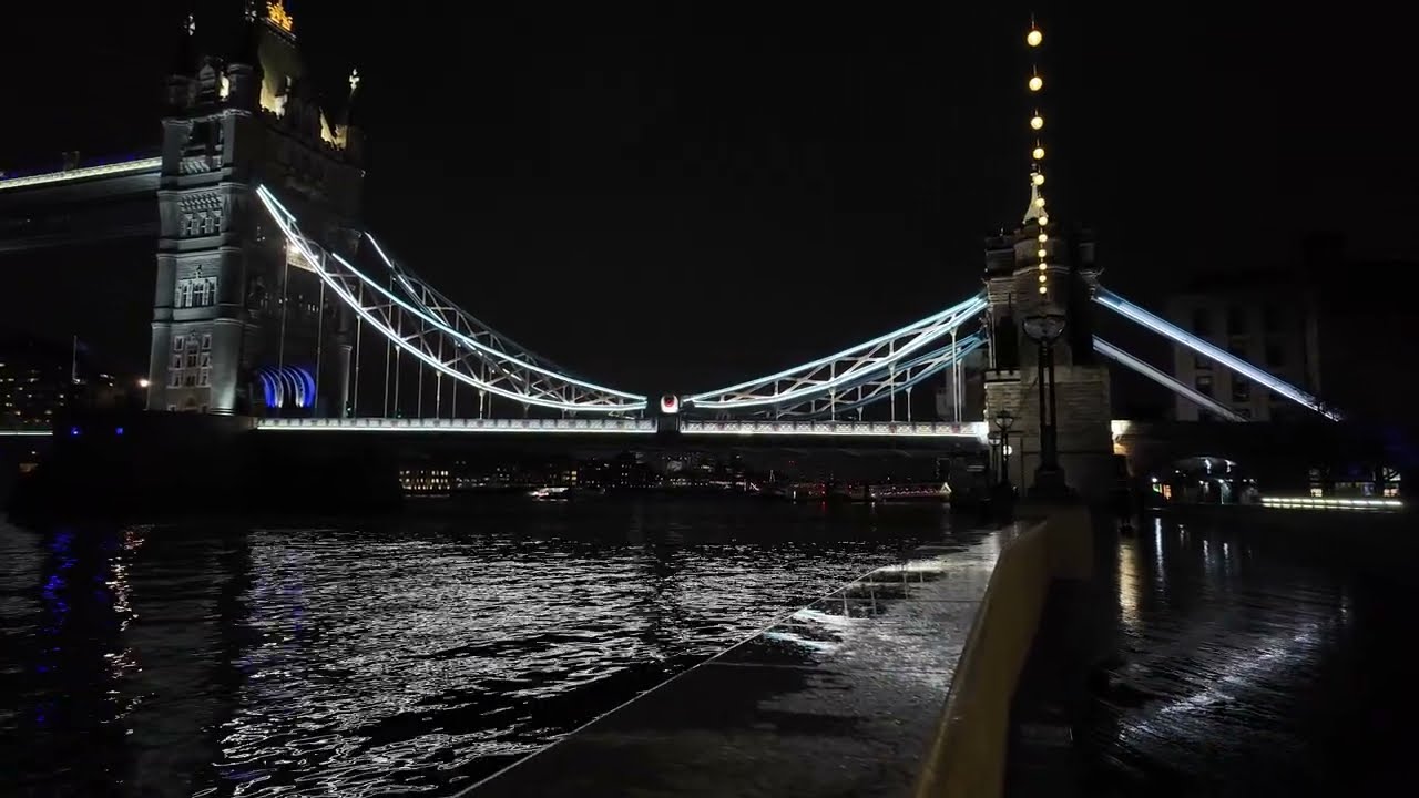 4K Walking Tour: London's Tower Bridge and The Shard at night