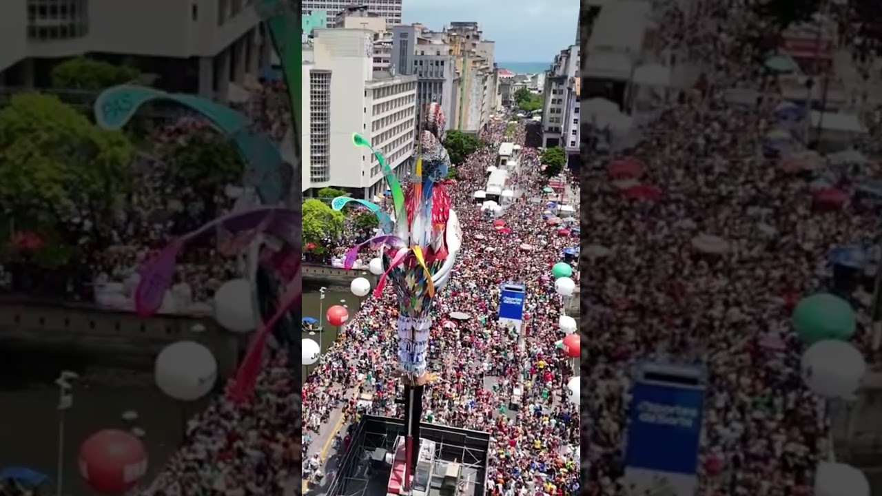 Galo da Madrugada em RECIFE! O melhor Carnaval do mundo &eacute; na minha cidade. #carnaval #recife #galo
