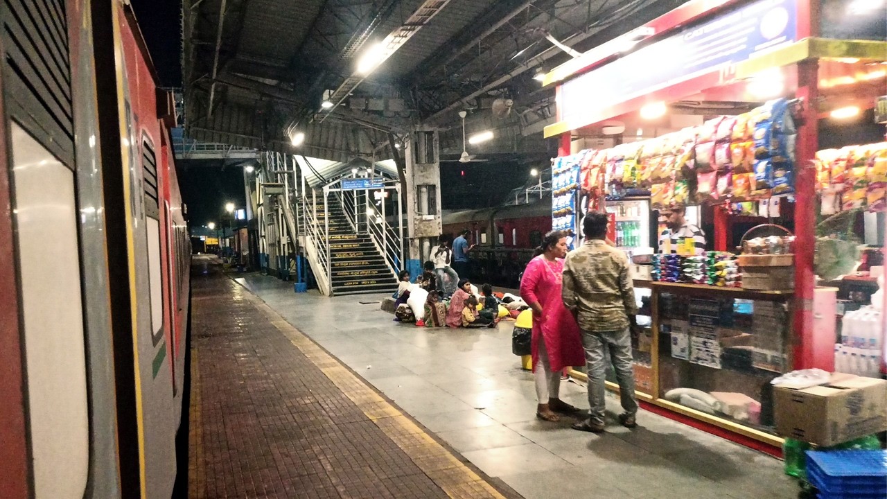05074/Lal Kuan - KSR Bengaluru Special Fare Special + Circar Express Announcements Departures