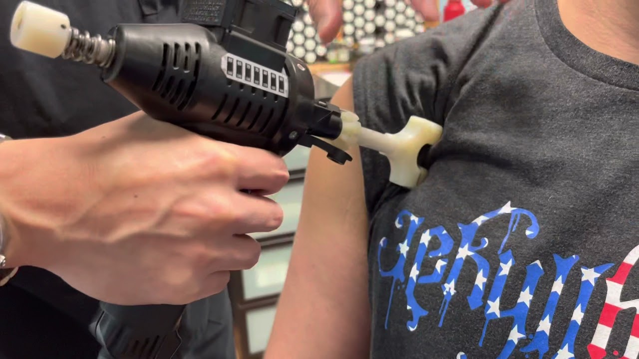 BLACK BELT Chiropactor adjusting a Shoulder with Arthrostim. By Dr John Huang.